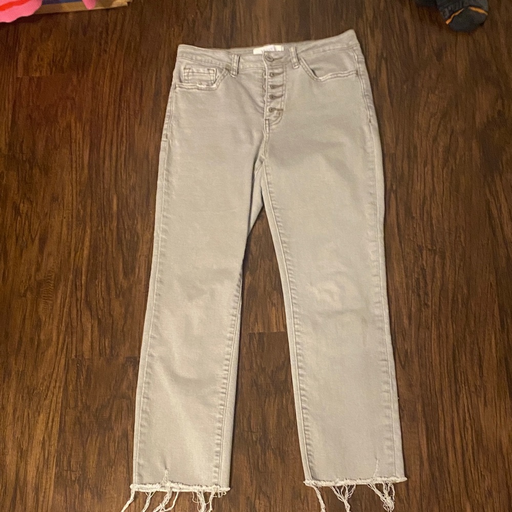Stylish Gray Cropped Jeans